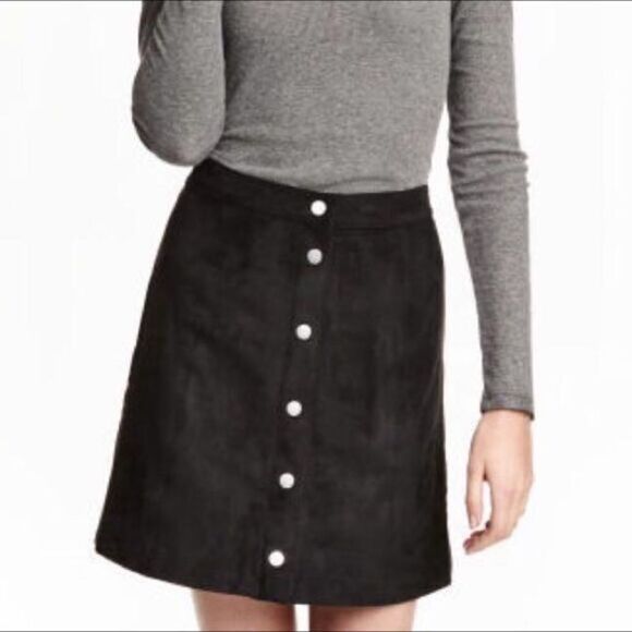 ✨ H&M black velvet button down skirt✨ - Picture 1 of 5